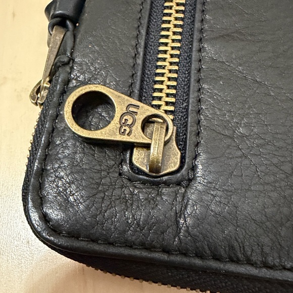 UGG Black Leather Toiletry Pouch with Branded Plaque - Picture 5 of 10